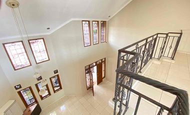 RUMAH CANTIK TERAWAT LUAS DAN MEWAH DI MEKARWANGI BANDUNG