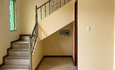 En Venta Casas de 5 Dormitorios y patio verde en Baños dentro de condominio