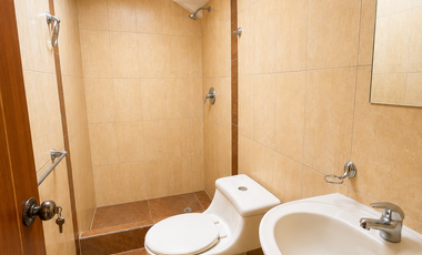 En Venta Casas de 5 Dormitorios y patio verde en Baños dentro de condominio
