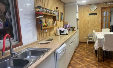 Se vende casa con quincho y 4 dormitorios San Pablo