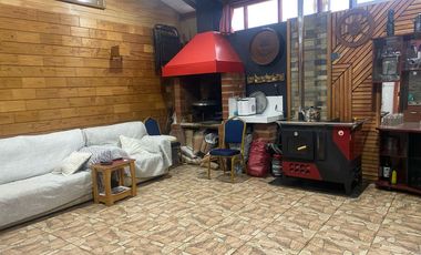 Se vende casa con quincho y 4 dormitorios San Pablo