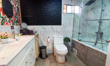 Leon Propiedades vende sitio con casa en sector Lo Águila, Curacaví.