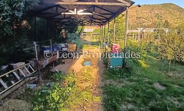 Leon Propiedades vende sitio con casa en sector Lo Águila, Curacaví.