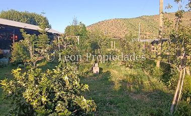 Leon Propiedades vende sitio con casa en sector Lo Águila, Curacaví.