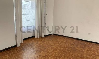 VENTA HERMOSA CASA 3 PISOS EN CONJUNTO PRIVADO SECTOR JEFATURA DE TRANSITO