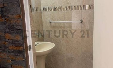 VENTA HERMOSA CASA 3 PISOS EN CONJUNTO PRIVADO SECTOR JEFATURA DE TRANSITO