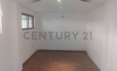 VENTA HERMOSA CASA 3 PISOS EN CONJUNTO PRIVADO SECTOR JEFATURA DE TRANSITO