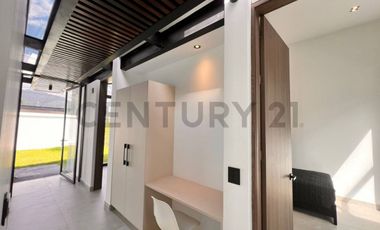 CASA DE UN PISO DE VENTA EN CUMBAYA
