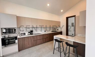 CASA DE UN PISO DE VENTA EN CUMBAYA
