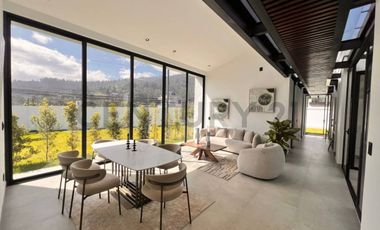 CASA DE UN PISO DE VENTA EN CUMBAYA