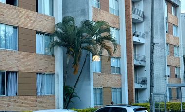 Vendo apto central Av Guabinal moderno y elegante primer piso con patio Bosque Largo