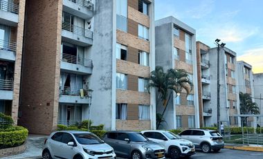 Vendo apto central Av Guabinal moderno y elegante primer piso con patio Bosque Largo