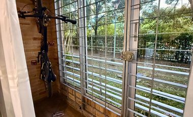 Vendo apto central Av Guabinal moderno y elegante primer piso con patio Bosque Largo