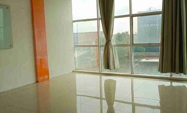 Disewakan/Dijual ruko 3 lantai di Raya Pekayon Bekasi Selatan