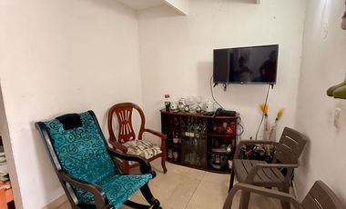 Casa con plancha central con garaje en el Topacio cerca Avenida con Gran Potencial de Rentabilidad