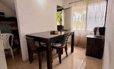 Casa con plancha central con garaje en el Topacio cerca Avenida con Gran Potencial de Rentabilidad