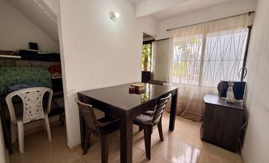 Casa con plancha central con garaje en el Topacio cerca Avenida con Gran Potencial de Rentabilidad