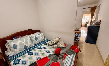 Casa con plancha central con garaje en el Topacio cerca Avenida con Gran Potencial de Rentabilidad