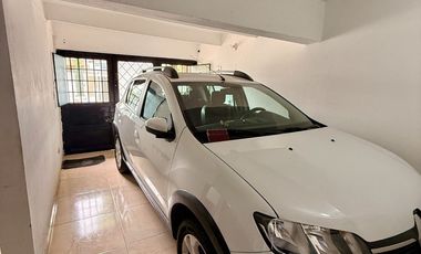 Casa con plancha central con garaje en el Topacio cerca Avenida con Gran Potencial de Rentabilidad