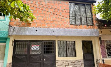 Casa con plancha central con garaje en el Topacio cerca Avenida con Gran Potencial de Rentabilidad