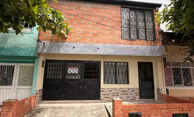 Casa con plancha central con garaje en el Topacio cerca Avenida con Gran Potencial de Rentabilidad
