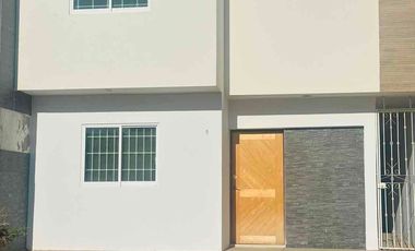 renta de casa en privada con alberca