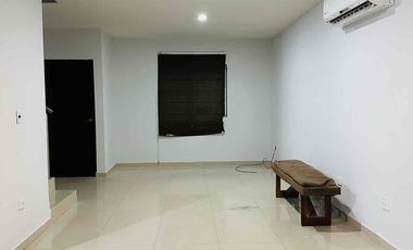 renta de casa en privada con alberca