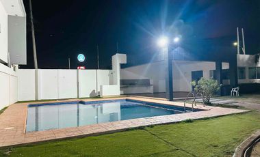 renta de casa en privada con alberca