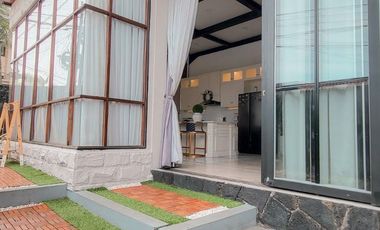 Jual Rumah MEWAH FULLY FURNISHED HOOK di Gegerkalong sarijadi Setiabudi Bandung