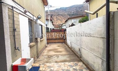 Leon Propiedades vende casa en villa, en Curacaví centro.