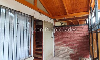 Leon Propiedades vende casa en villa, en Curacaví centro.