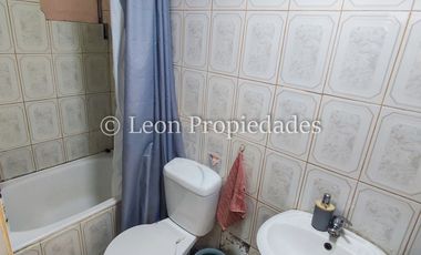 Leon Propiedades vende casa en villa, en Curacaví centro.
