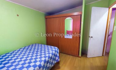 Leon Propiedades vende casa en villa, en Curacaví centro.