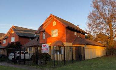 ARRIENDA HERMOSA CASA 4 DORMITORIOS BARRIO LOS CONQUISTADORES