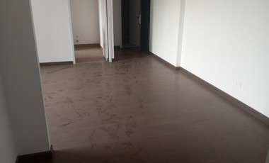 En venta exclusivo departamento en el 5to piso + estacionamiento en Urb. Lima Polo and Hunt Club, Surco.