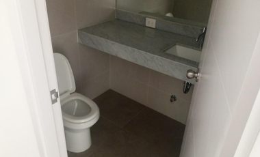 En venta exclusivo departamento en el 5to piso + estacionamiento en Urb. Lima Polo and Hunt Club, Surco.