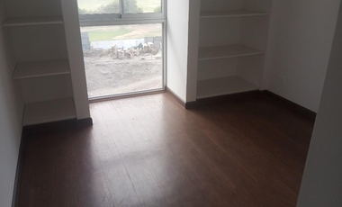 En venta exclusivo departamento en el 5to piso + estacionamiento en Urb. Lima Polo and Hunt Club, Surco.
