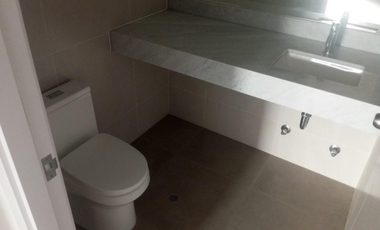 En venta exclusivo departamento en el 5to piso + estacionamiento en Urb. Lima Polo and Hunt Club, Surco.