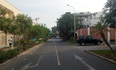 En venta exclusivo departamento en el 5to piso + estacionamiento en Urb. Lima Polo and Hunt Club, Surco.