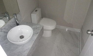 En venta exclusivo departamento en el 6to piso + estacionamiento en Urb. Lima Polo and Hunt Club, Surco.