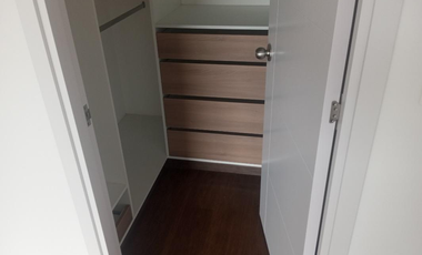 En venta exclusivo departamento en el 6to piso + estacionamiento en Urb. Lima Polo and Hunt Club, Surco.