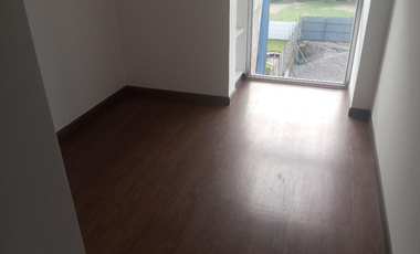 En venta exclusivo departamento en el 6to piso + estacionamiento en Urb. Lima Polo and Hunt Club, Surco.