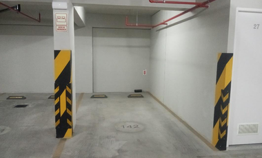 En venta exclusivo departamento en el 6to piso + estacionamiento en Urb. Lima Polo and Hunt Club, Surco.