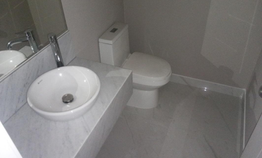 En venta exclusivo departamento en el 7mo piso + estacionamiento en Urb. Lima Polo and Hunt Club, Surco.