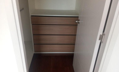 En venta exclusivo departamento en el 7mo piso + estacionamiento en Urb. Lima Polo and Hunt Club, Surco.