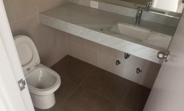 En venta exclusivo departamento en el 7mo piso + estacionamiento en Urb. Lima Polo and Hunt Club, Surco.