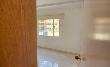 Se arrienda acogedora casa de estilo tradicional y arquitectura antigua, ubicada en una de las mejores zonas urbanas de Chía. Su ubicación estratégica
