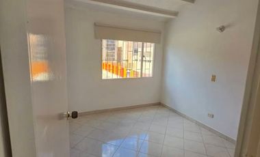 Se arrienda acogedora casa de estilo tradicional y arquitectura antigua, ubicada en una de las mejores zonas urbanas de Chía. Su ubicación estratégica
