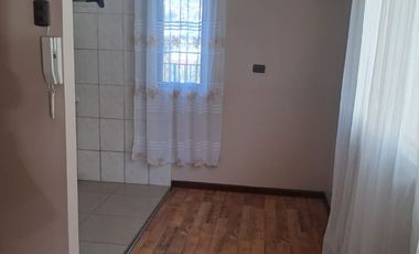 REBAJADA Se vende casa en Valparaiso, 2 dormitorios 1 escritorio, 1 baño, Valor $ 74.000.000