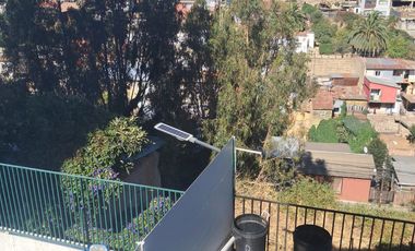 REBAJADA Se vende casa en Valparaiso, 2 dormitorios 1 escritorio, 1 baño, Valor $ 74.000.000